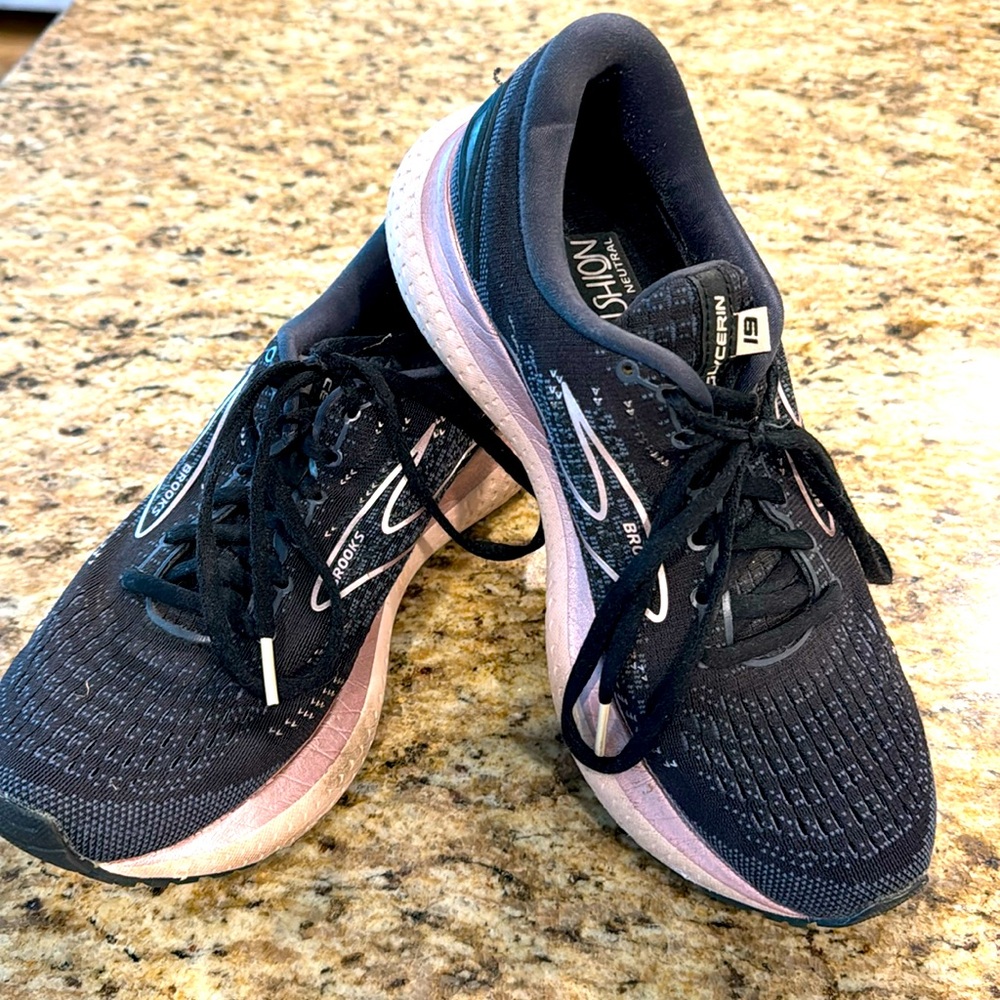 Brooks Glycerin tennis shoes. Gently used!